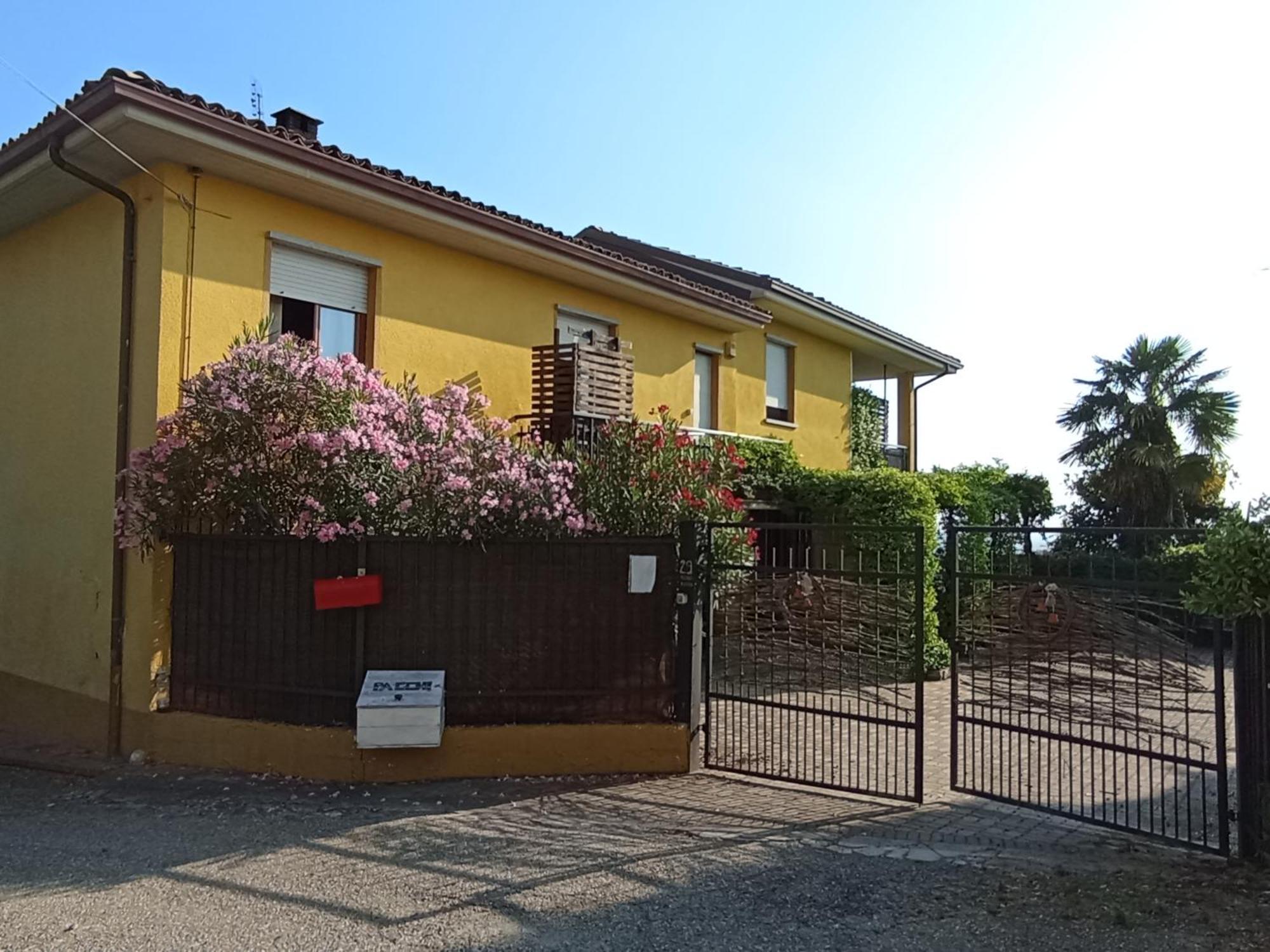 Calosso Casa Vacanza Il Colle Del Vento מראה חיצוני תמונה