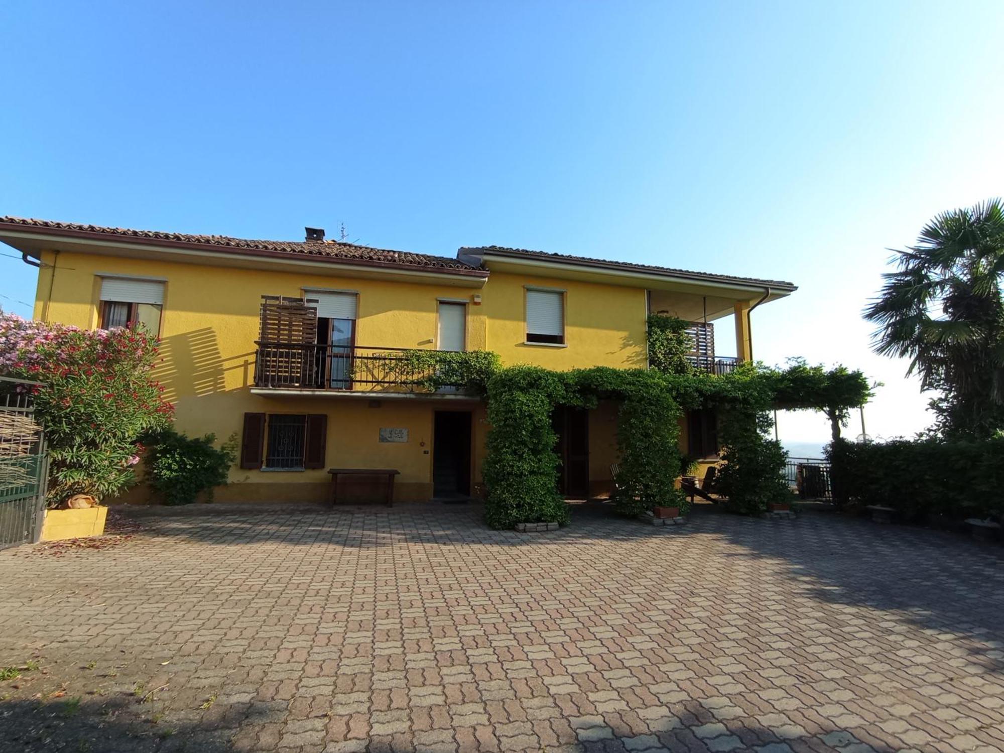 Calosso Casa Vacanza Il Colle Del Vento מראה חיצוני תמונה