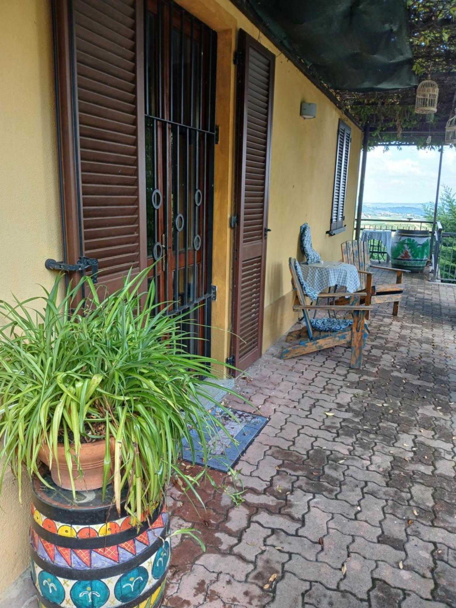 Calosso Casa Vacanza Il Colle Del Vento מראה חיצוני תמונה